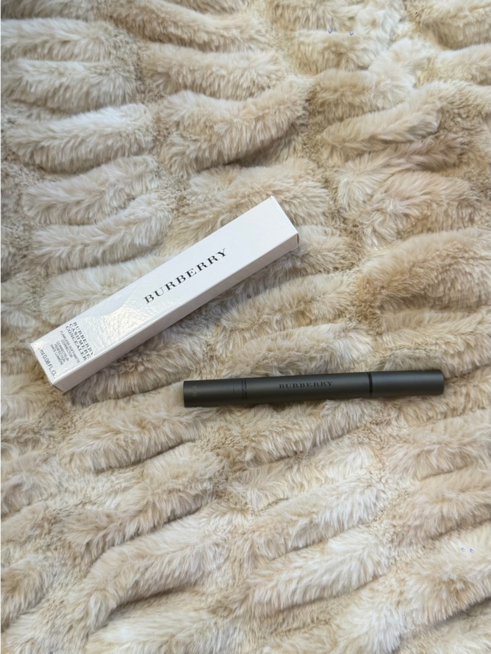 Burberry Cashmere Concealer in Warm Honey
